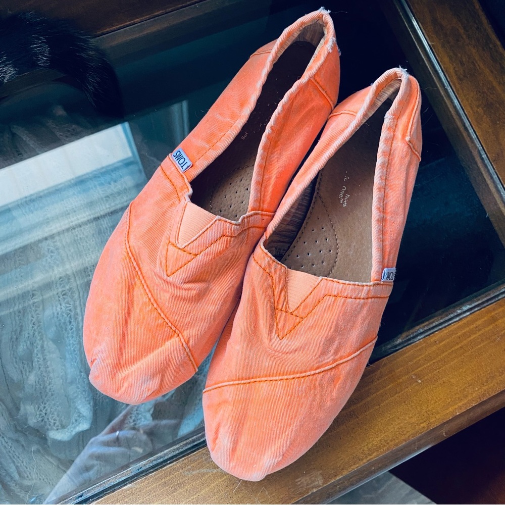 Neon Orange Tom’s Slip On Canvas Shoe Size 7.5